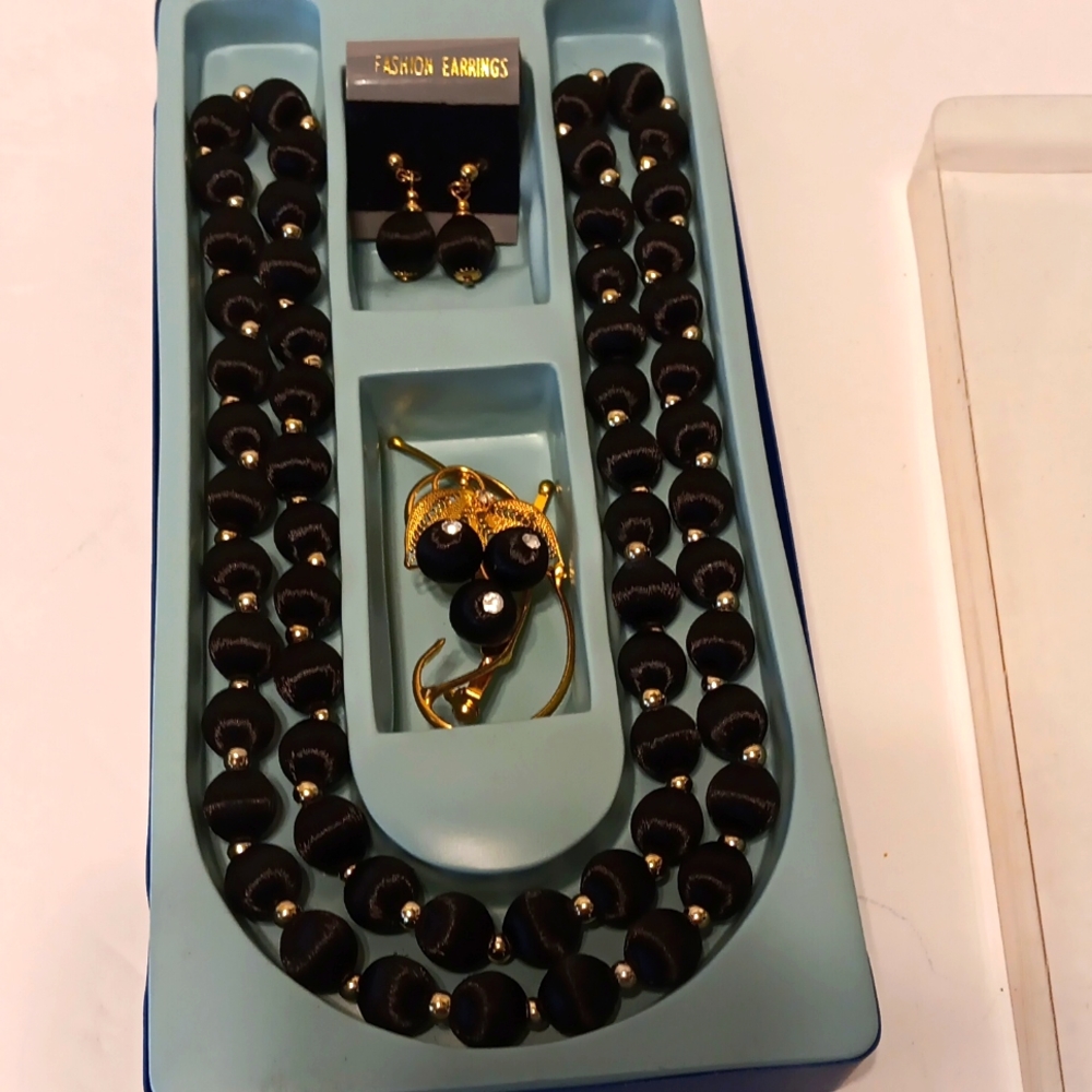 Vintage necklace earrings and pin set New